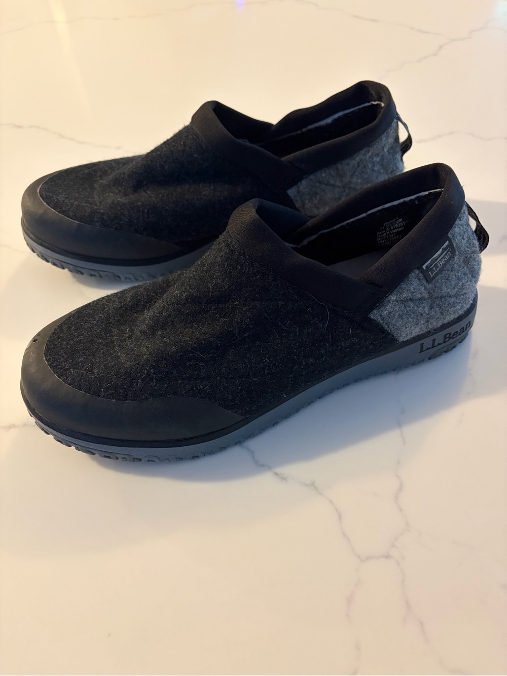 LL Bean Sz 11 M Black women's & grey Ultralight Insulated Warm Slip On Shoe EUC